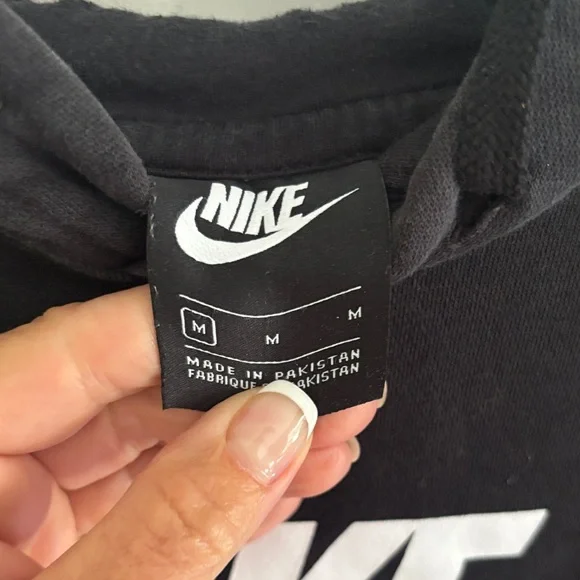 Nike Men's classic Black Pullover Hoodie medium - Picture 2 of 5